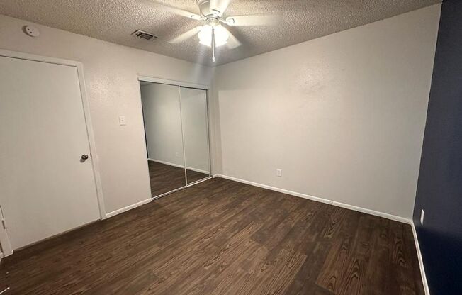 2 beds, 1 bath, 837 sqft, $1,040, Unit 407