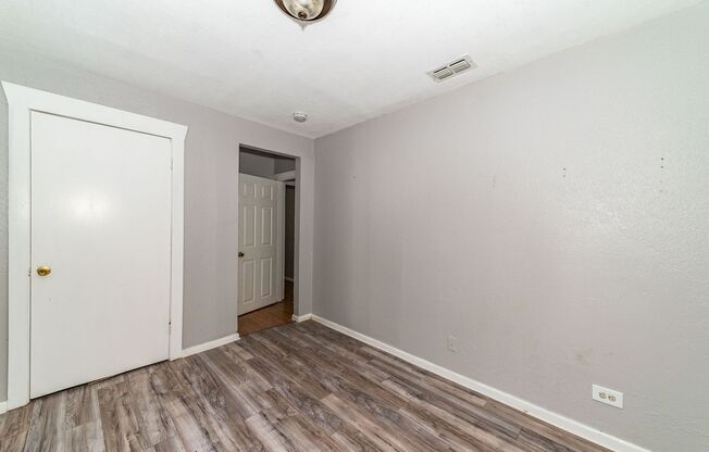 3 beds, 1 bath, $995, Unit 508-b