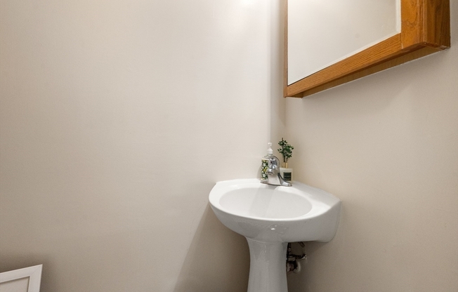 1 bed, 1.5 baths, 750 sqft, $3,200, Unit 303