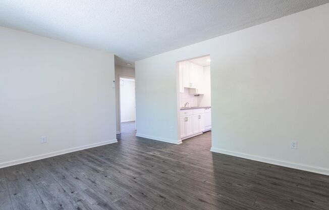 2 beds, 1 bath, 644 sqft, $1,850, Unit 4