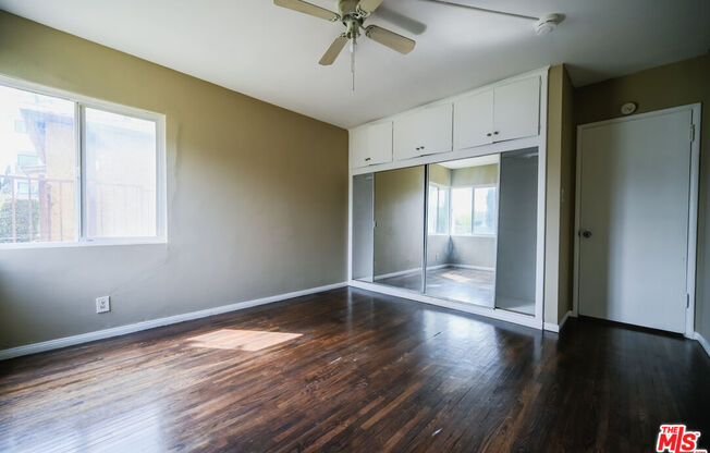 5533 W JEFFERSON BLVD