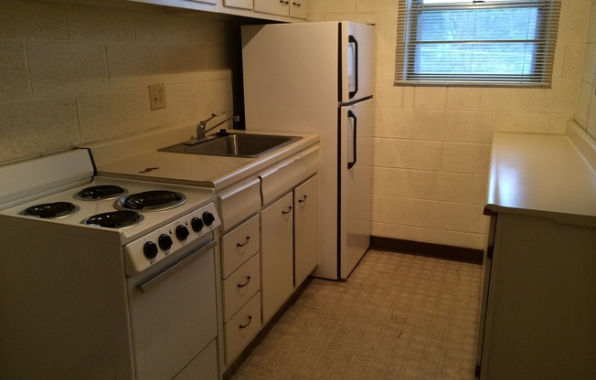 Sunset Apartments For Lease-Last month rent free SPECIAL