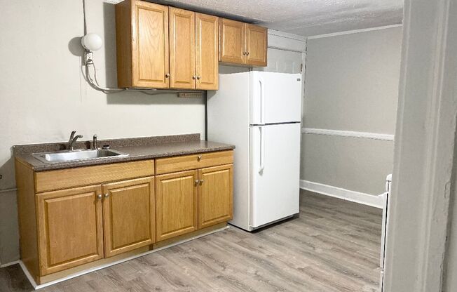 1 bed, 1 bath, 370 sqft, $950, Unit Unit 11