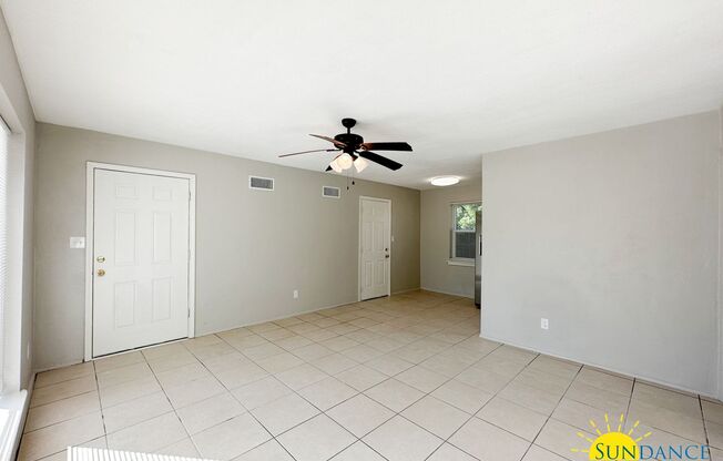 Lovely 3 Bedroom Home Centrally located in Fort Walton Beach Home!
