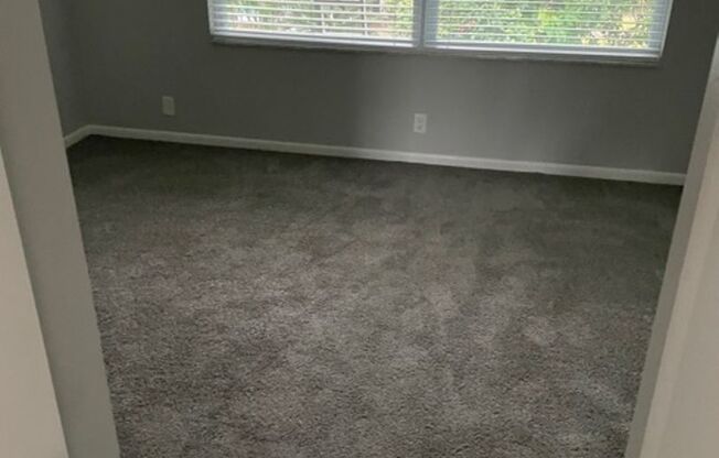 2 beds, 1.5 baths, $1,595, Unit 211C