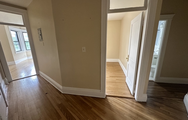 2 beds, 1 bath, 585 sqft, $3,200, Unit 124