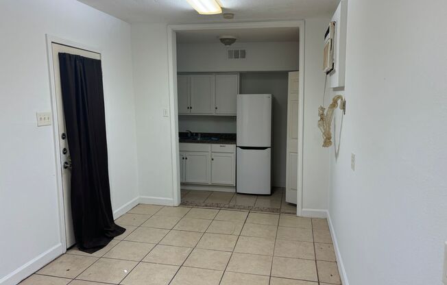 1 bed, 1 bath, $525