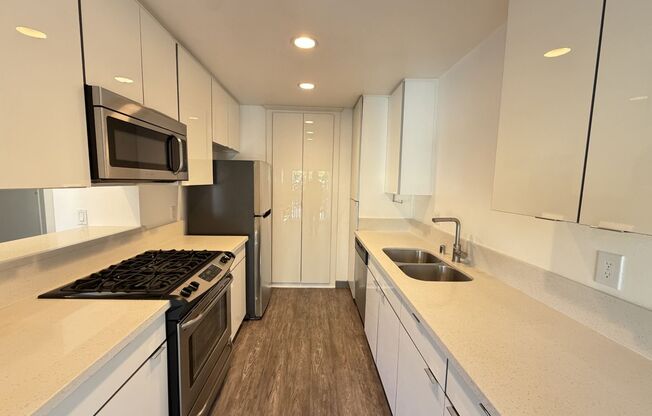 2 beds, 1 bath, 900 sqft, $3,115, Unit C203