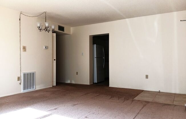 Spacious 2/2 apt, pristine bldg, near 4th St services, shopping & downtown