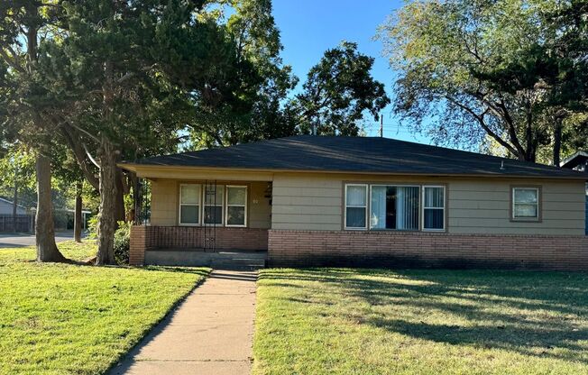 3 beds, 1 bath, $1,075