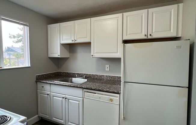 2 beds, 1 bath, 780 sqft, $1,350, Unit 02