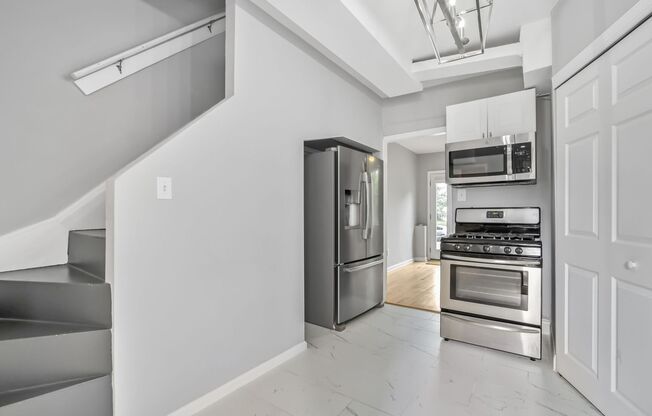 Available Now! 2 Bed / 1 Bath Rowhouse in NOMA