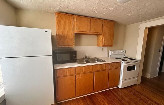 2 beds, 1 bath, 750 sqft, $1,150