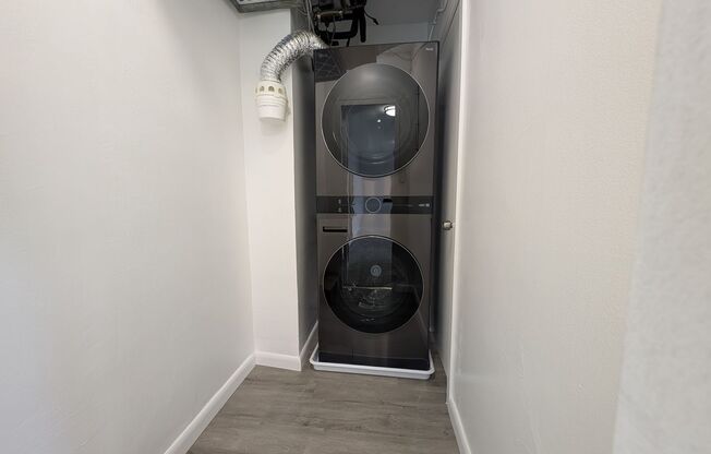 2 beds, 1 bath, $2,200, Unit 622