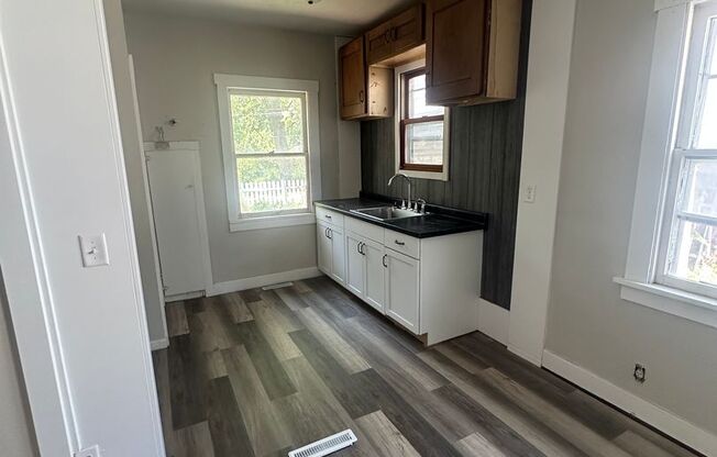 CENTRALLY LOCATED 2 BEDROOM
