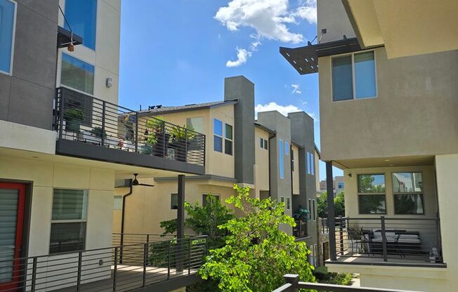 Breathtaking 4-bedroom, 3.5-bathroom townhouse in Northridge