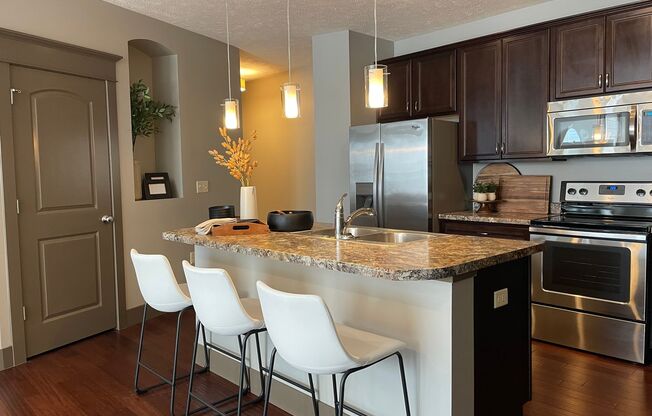 2 beds, 2 baths, 1,078 sqft, $1,595, Unit 1010 on the Lake - Two Bedrooms Lakeview Options