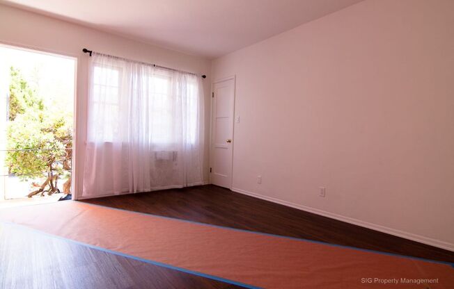 Sunset Drive, 4363-4377