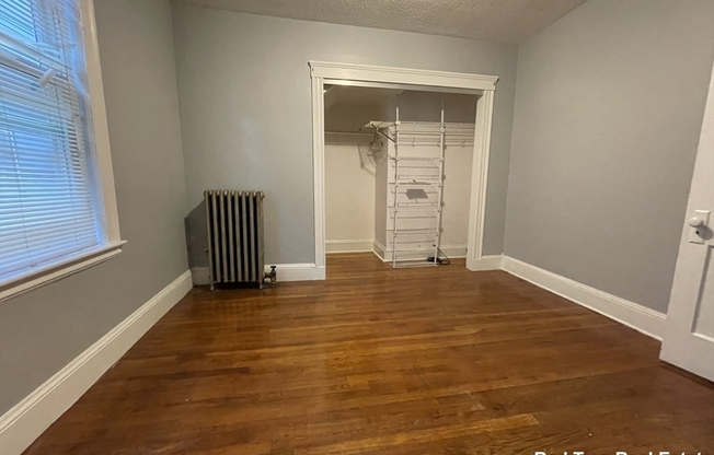 3 beds, 1 bath, 1,200 sqft, $3,575, Unit 42