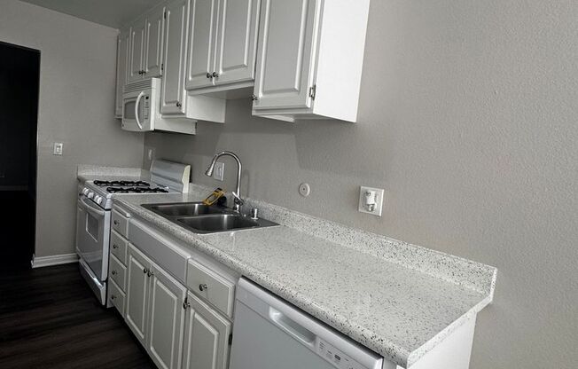 1 bed, 1 bath, 820 sqft, $2,340, Unit S067