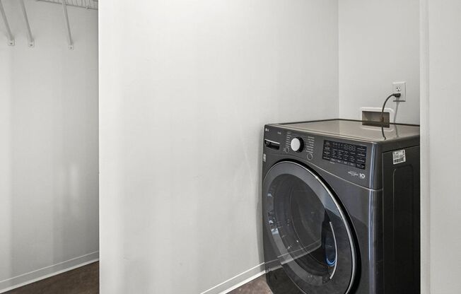 Studio, 1 bath, 444 sqft, $1,075, Unit 3201