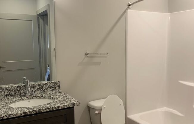 2 beds, 2 baths, 953 sqft, $1,650, Unit Bay 6 Unit 226
