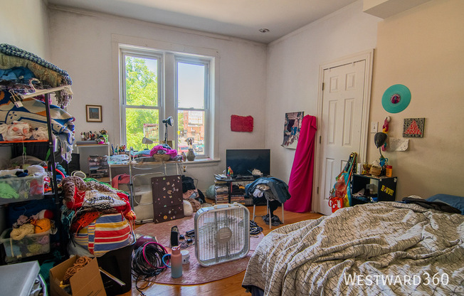 3025 W DIVERSEY