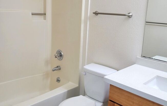2 beds, 1 bath, 950 sqft, $2,495, Unit 39