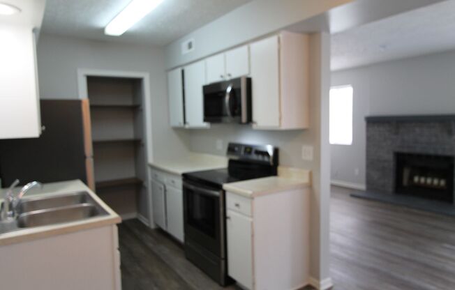 1 bed, 1 bath, 650 sqft, $855, Unit 6717-2