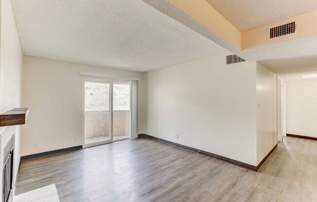 2 beds, 1 bath, 820 sqft, $1,575, Unit 08-301