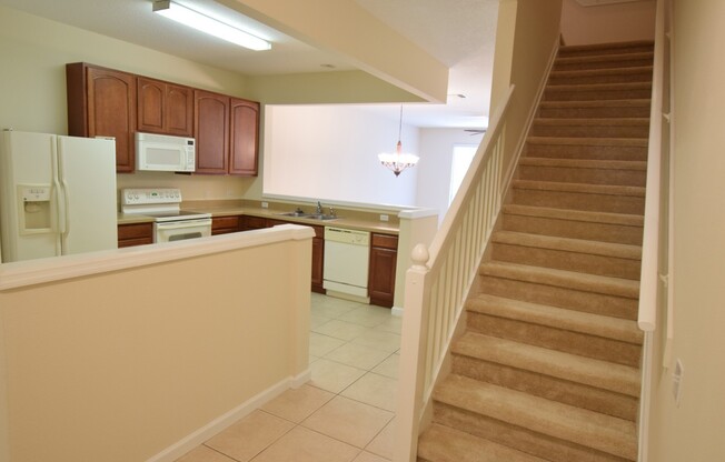 Beautiful 3 Bed 2.5 Bath Gated Townhouse for Rent in Winter Park, FL!