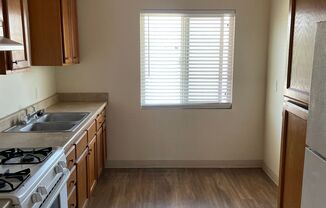 2 beds, 1 bath, $2,300