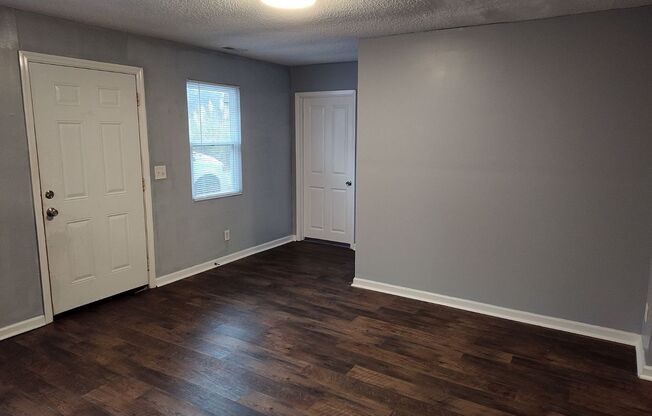 3 beds, 1 bath, $1,095