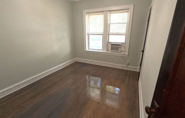 5548-5550 Farragut