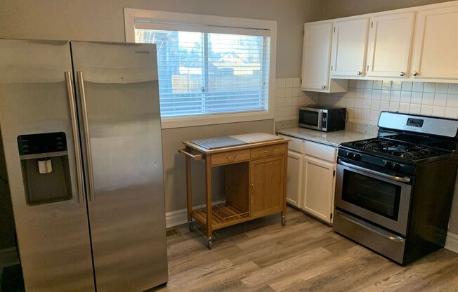 Stunning 4 Bed / 2 Bath Home in the Heart of Berkeley | $4,215/mo