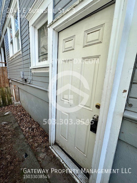 2045 E Burnside St