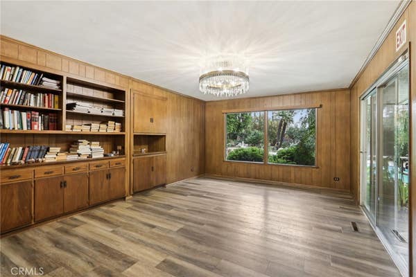 8942 OAK PARK AVE