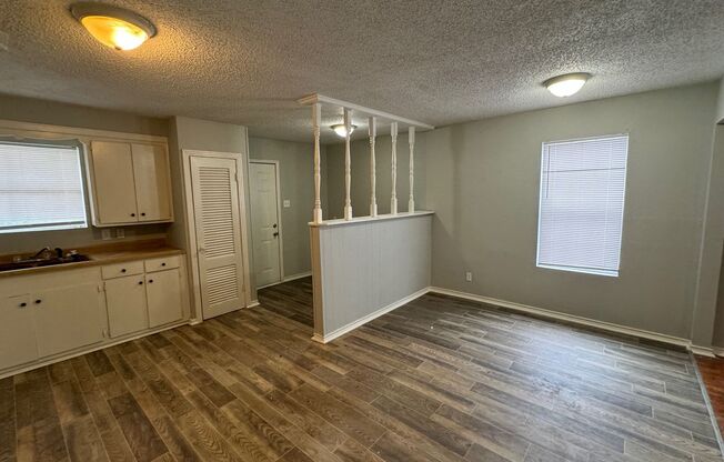 2 beds, 1 bath, $1,195