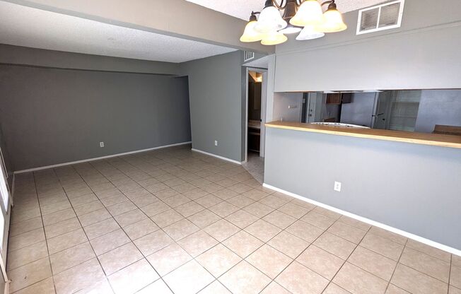 Spacious Duplex With Fenced Backyard in Fort Worth