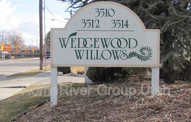 3514 S 300 WEDGEWOOD WILLOWS CONDOS E