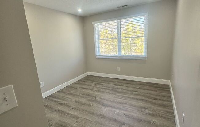 2 beds, 1 bath, 680 sqft, $2,350, Unit 25-32