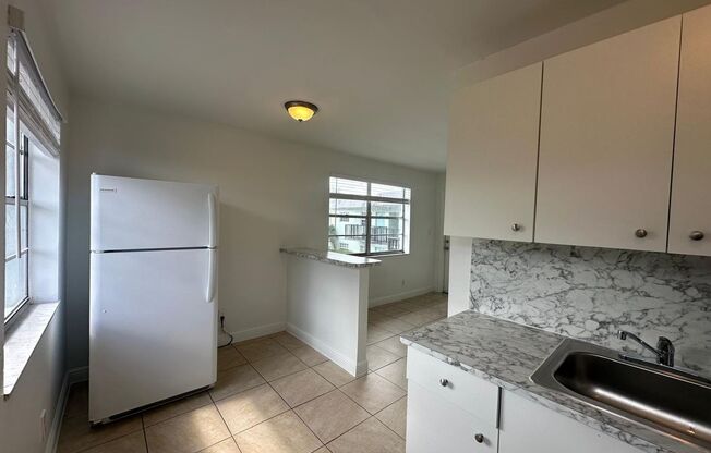 2 beds, 1 bath, 800 sqft, $1,725, Unit 5621-201