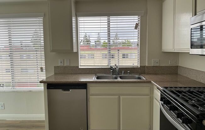 2 beds, 1 bath, $2,398, Unit B