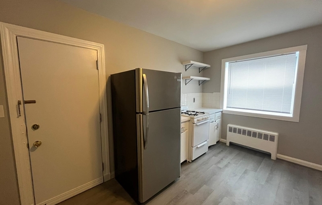 2 beds, 1 bath, 1,000 sqft, $2,600, Unit 10