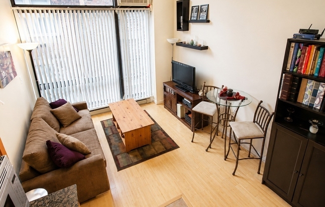 1 bed, 1 bath, 400 sqft, $2,800, Unit 407