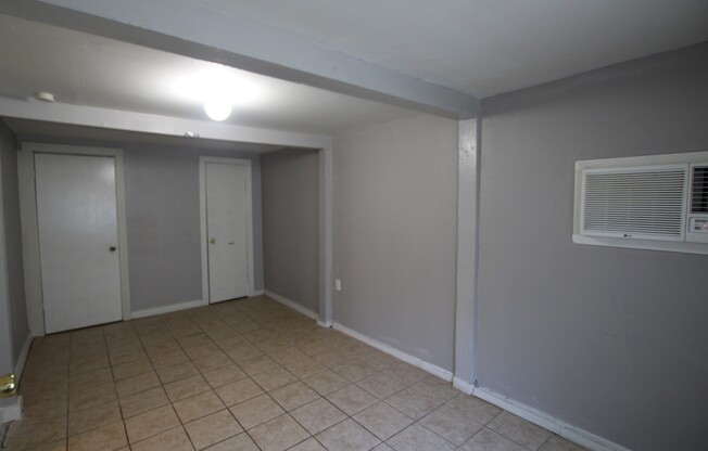 2 beds, 1 bath, 810 sqft, $695, Unit 1523 W. 2nd St.