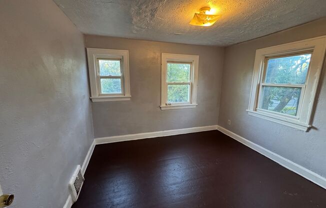 Charming 3-Bedroom Single Family Home Now Available for Rent