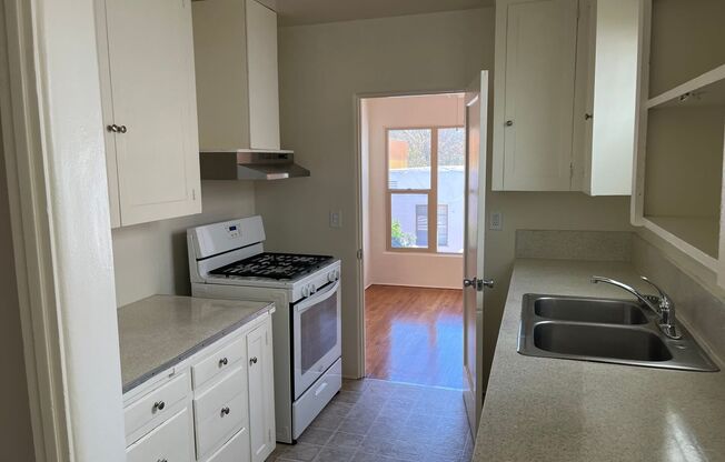 2 beds, 1 bath, 1,067 sqft, $2,550, Unit 3927