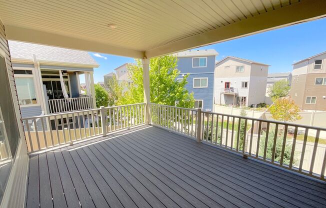 3 beds, 2.5 baths, $2,550