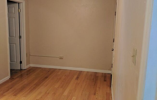 3 beds, 1 bath, $1,950, Unit 3